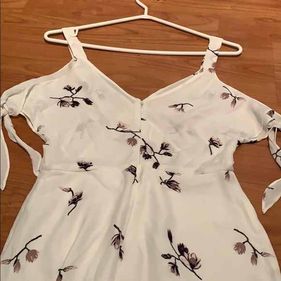 Cold-shoulder dress - Picture 5 of 5